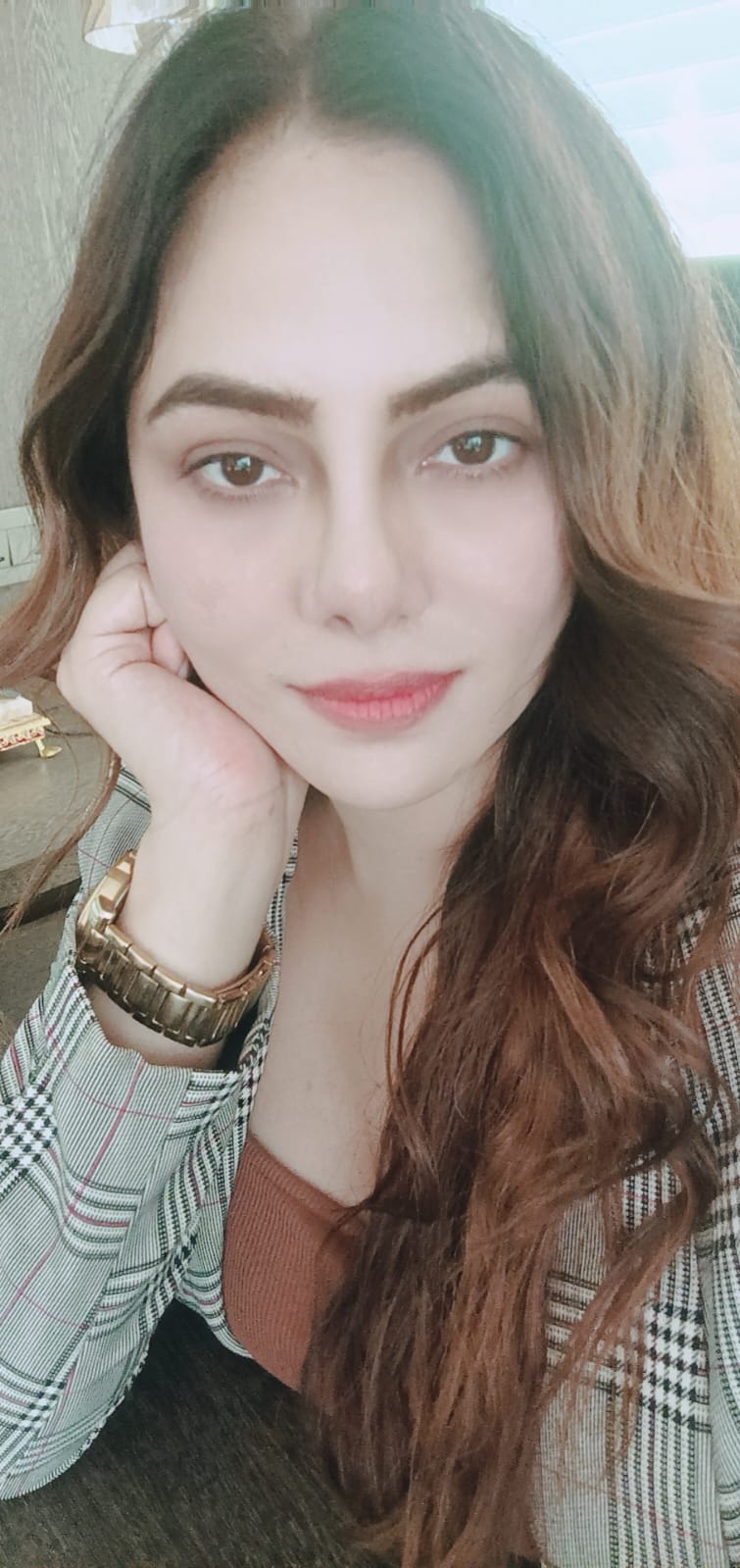 Portrait of Vibha Jain, regression therapist and hypnotherapist practising in Mumbai